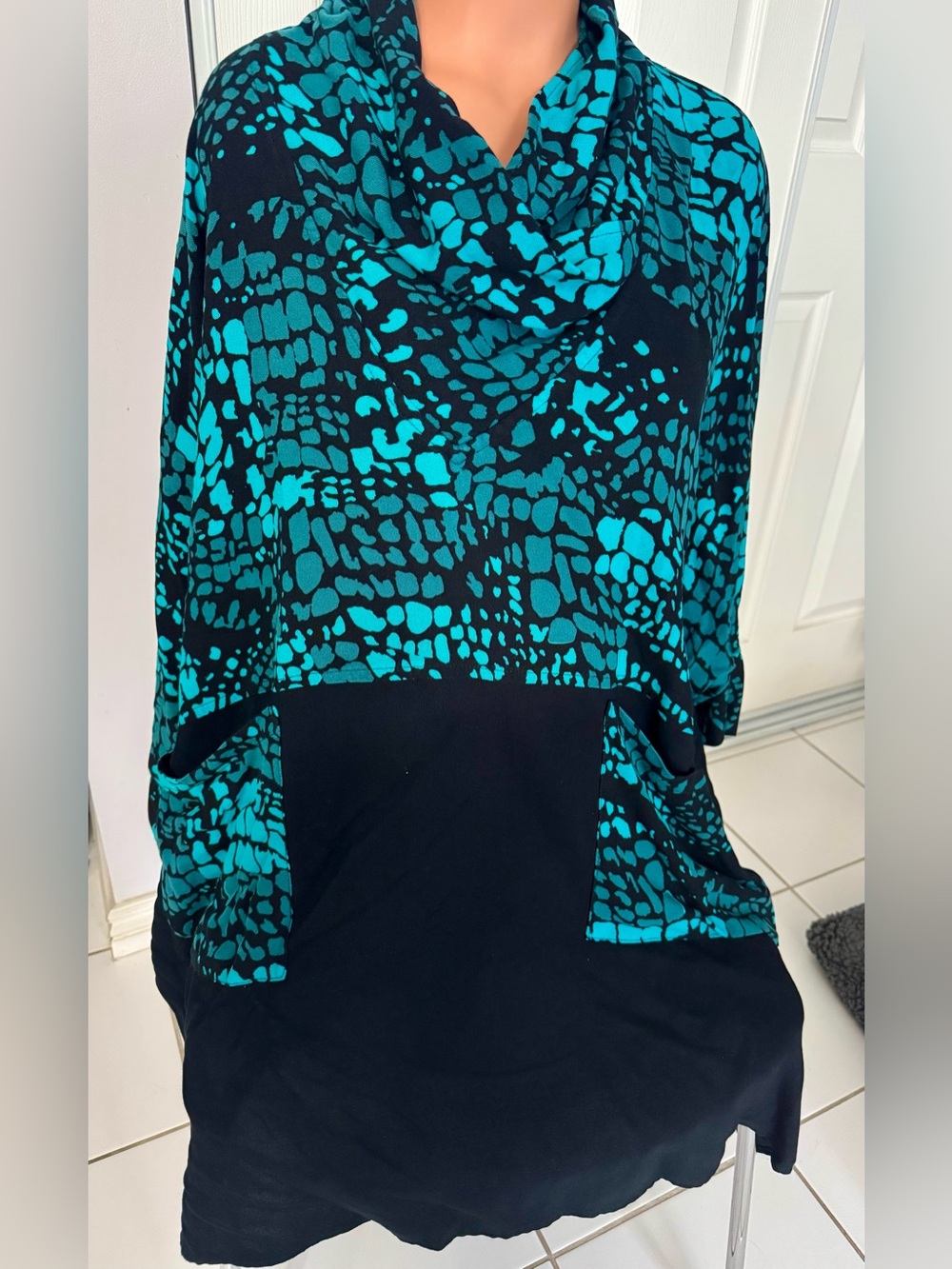 DAIRI Double-Dip Dye Black-Turquoise Oversized Tunic Top One Size Fits All - Picture 4 of 6